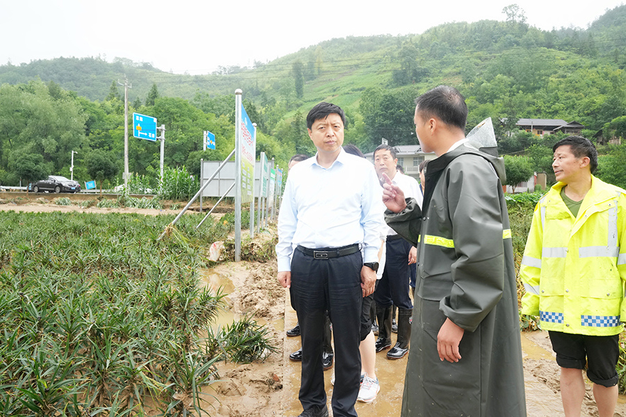 刘涛到龙山县督导防汛抢险救灾工作并主持召开工作调度会